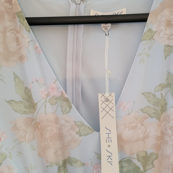 Dream date dress in blue - Picture 7 of 8